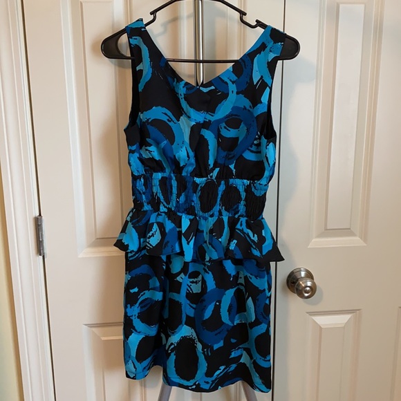 Printed Ruffle Bodycon Dress - Picture 4 of 8